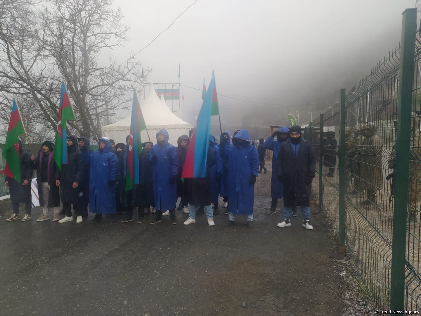 Sülhməramlılara aid maşın karvanı Laçın yolundan maneəsiz keçib (FOTO)