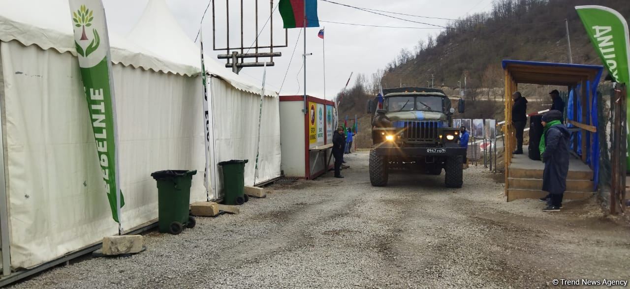 Sülhməramlılara aid iki yük avtomobili Laçın yolundan maneəsiz keçib (FOTO)