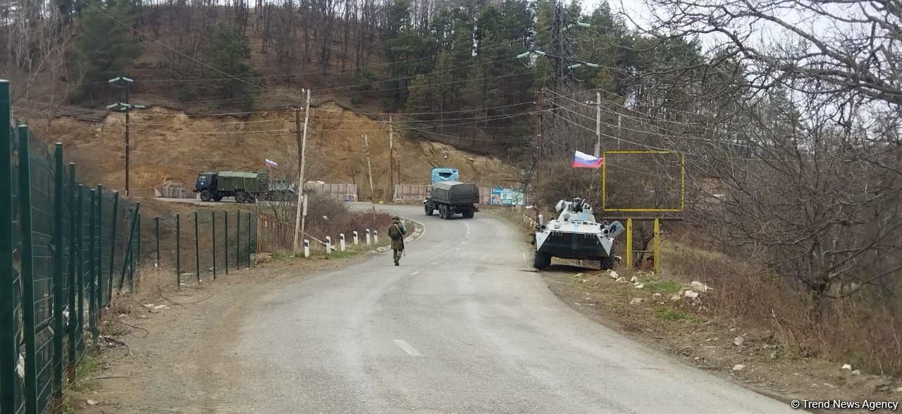 Sülhməramlılara aid iki yük avtomobili Laçın yolundan maneəsiz keçib (FOTO)