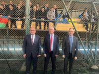 Britaniya səfiri mina partlayışları nəticəsində xəsarət almış amputant şəxslərin futbol oyununu izləyib (FOTO)