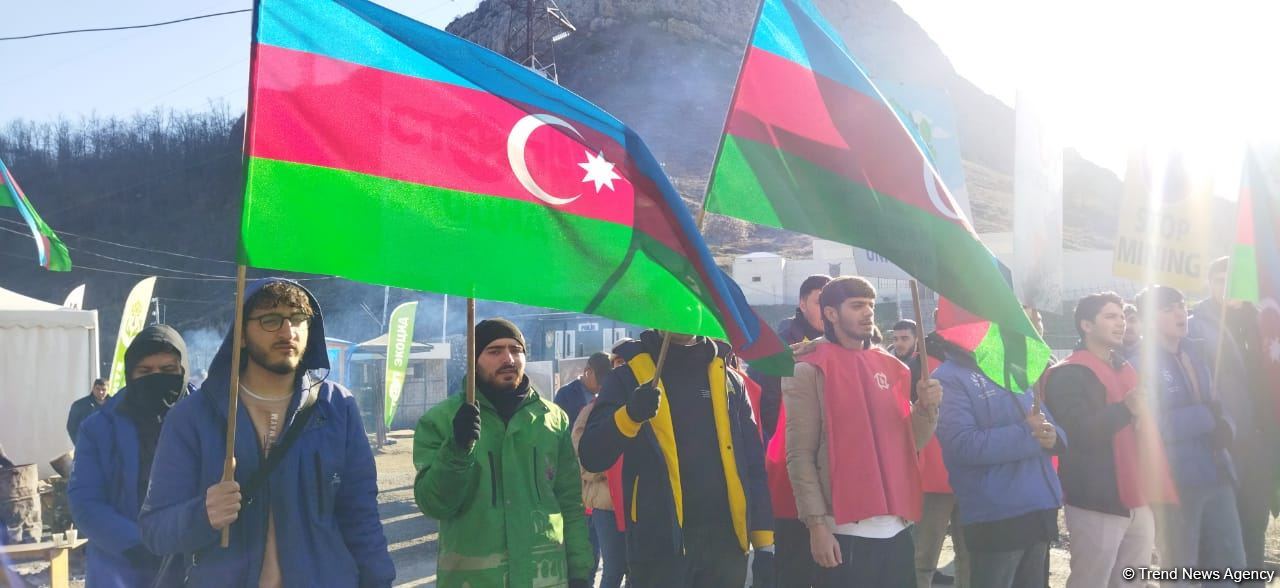 Laçın-Xankəndi yolundakı aksiya 113 gündür davam edir (FOTO)