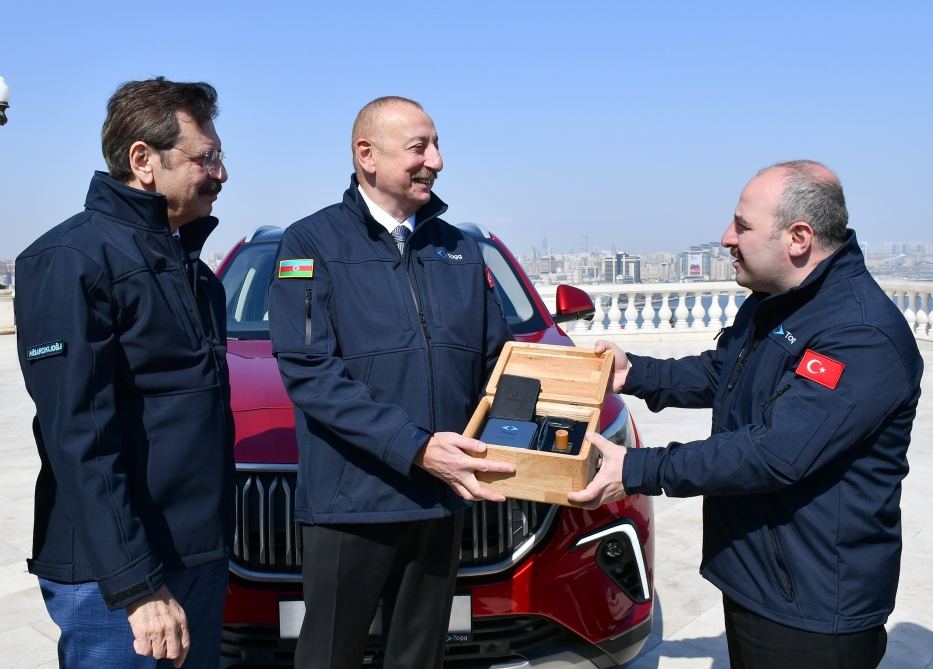 Türkiyənin ilk yerli elektromobili “Togg” Prezident İlham Əliyevə təqdim olunub (FOTO/VIDEO) (YENİLƏNİB)