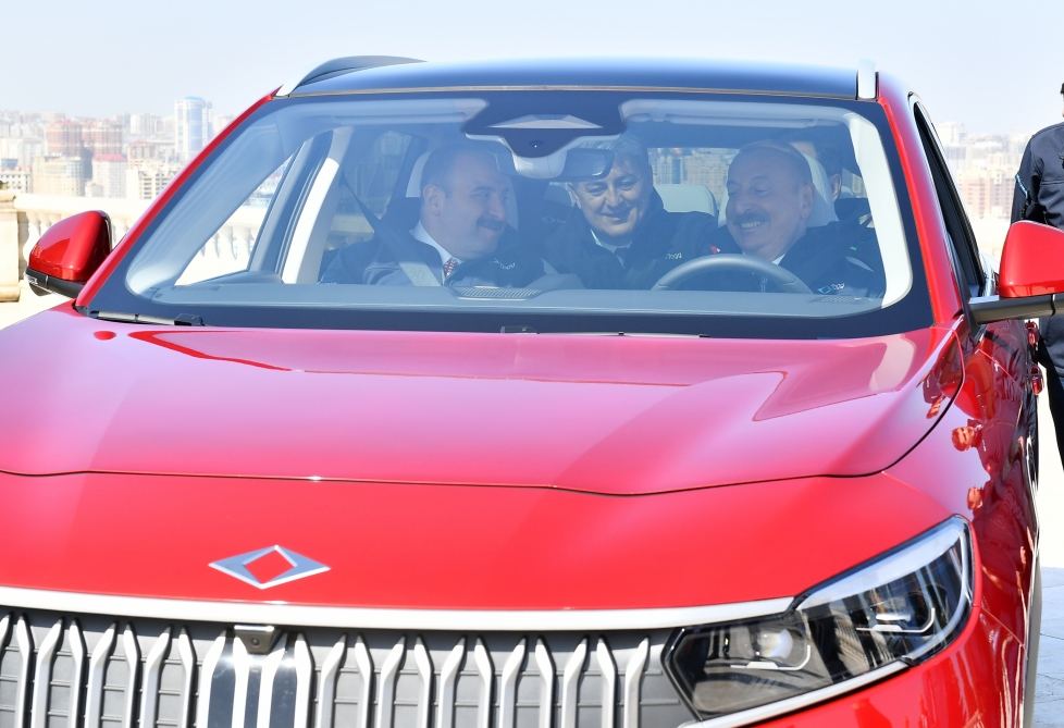 Prezident İlham Əliyev “Togg”un sükanı arxasında (FOTO/VİDEO)
