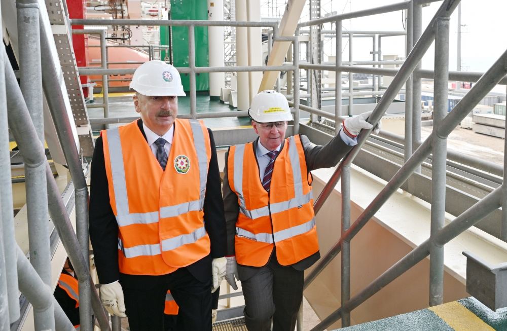 Prezident İlham Əliyev “Azəri-Mərkəzi-Şərqi” platformasının üst modullarının dənizə rəmzi yola salınması mərasimində iştirak edib (FOTO) (YENİLƏNİB)
