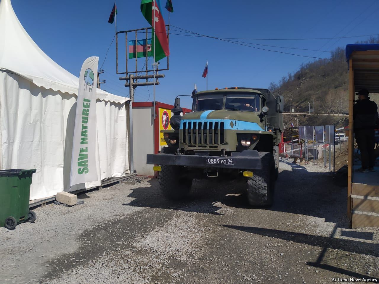 Sülhməramlılara aid 21 maşın Laçın yolundan maneəsiz keçib (FOTO)