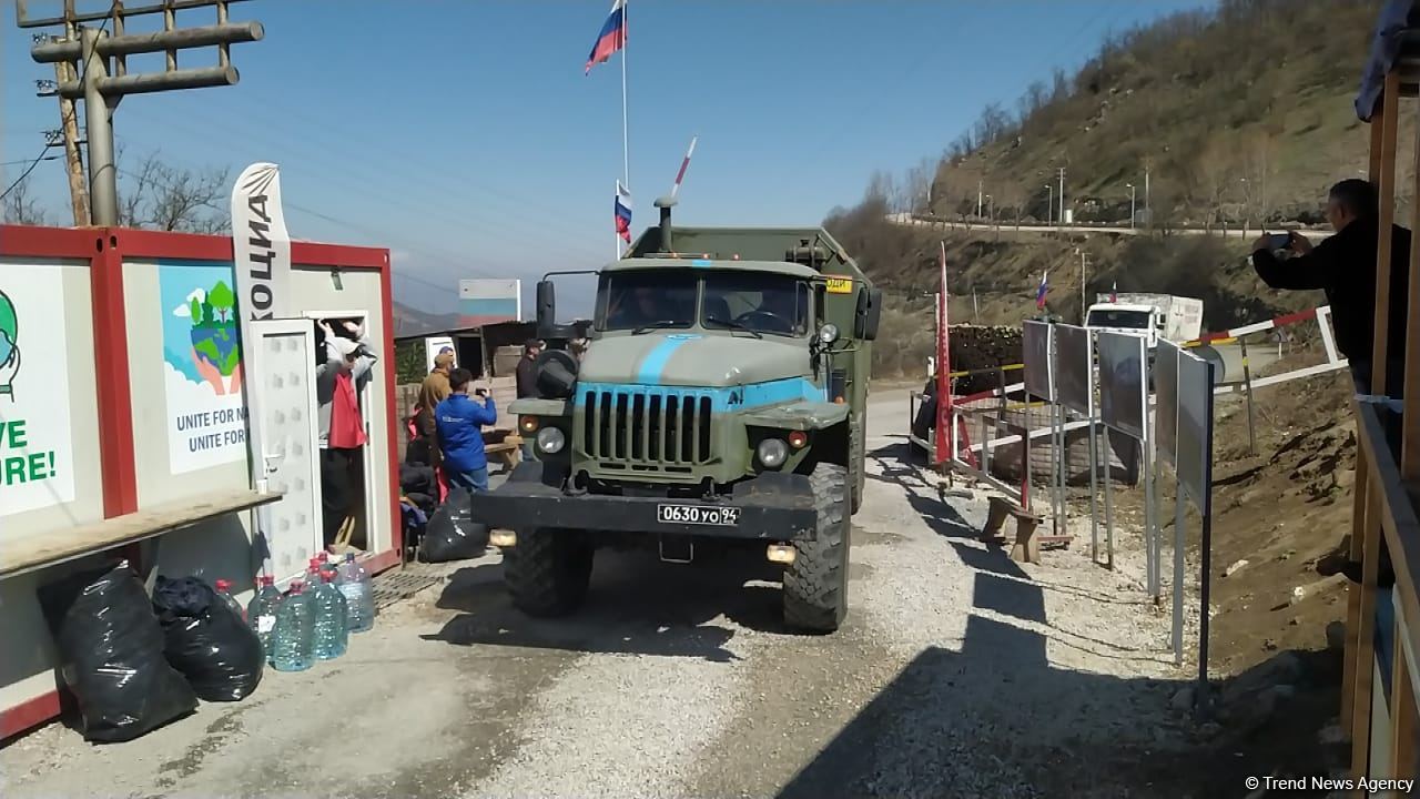Erməni sakinlərin də olduğu avtomobillər Laçın yolundan maneəsiz keçib (FOTO)