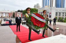 Azərbaycan Prezidenti İlham Əliyev Düşənbədə İsmoili Somoni abidəsini ziyarət edib (FOTO/VİDEO)