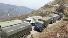Erməni sakinlərin də olduğu avtomobillər Laçın yolundan maneəsiz keçib (FOTO)
