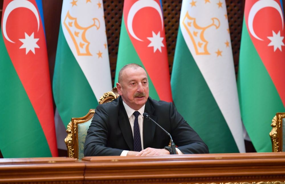 Prezident İlham Əliyev: Azərbaycan və Tacikistanın bugünkü uğurlu inkişafının arxasında məhz böyük liderlərin əməyi durur