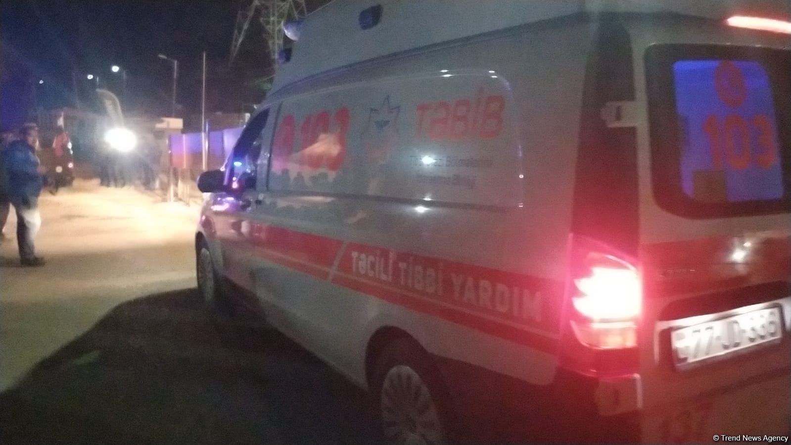 Azərbaycanlı həkimlər Xankəndi-Laçın yolunda Qarabağda yaşayan erməniyə yardım ediblər (FOTO/VİDEO)