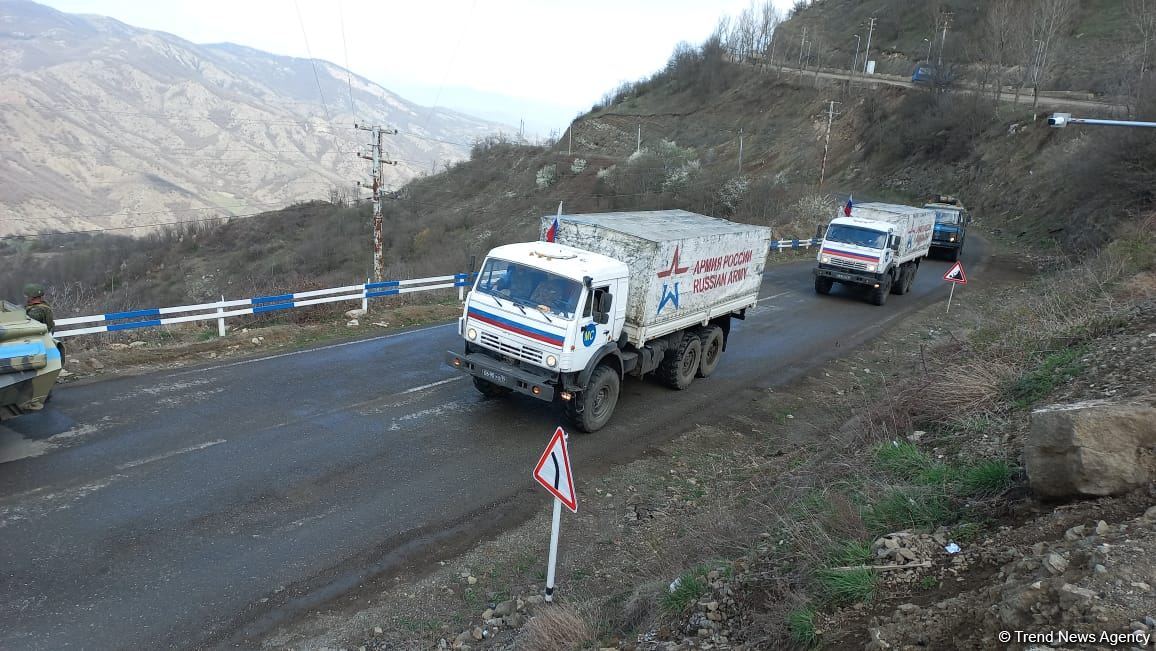 Sülhməramlılara aid yeddi avtomobil Laçın yolundan maneəsiz keçib (FOTO)