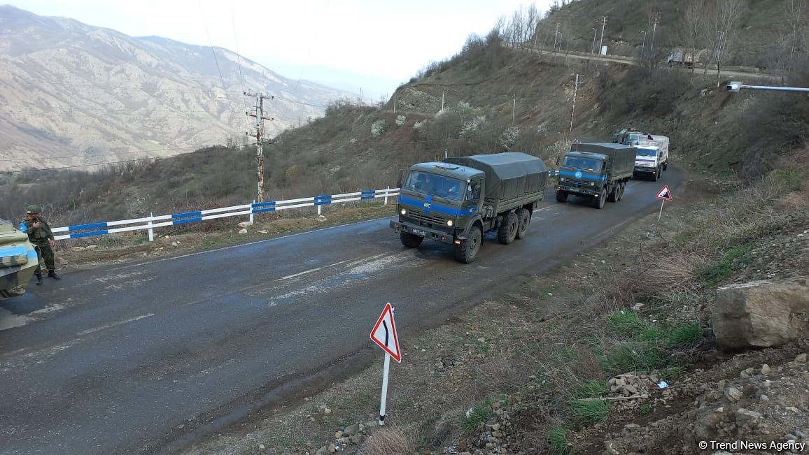 Sülhməramlılara aid yeddi avtomobil Laçın yolundan maneəsiz keçib (FOTO)