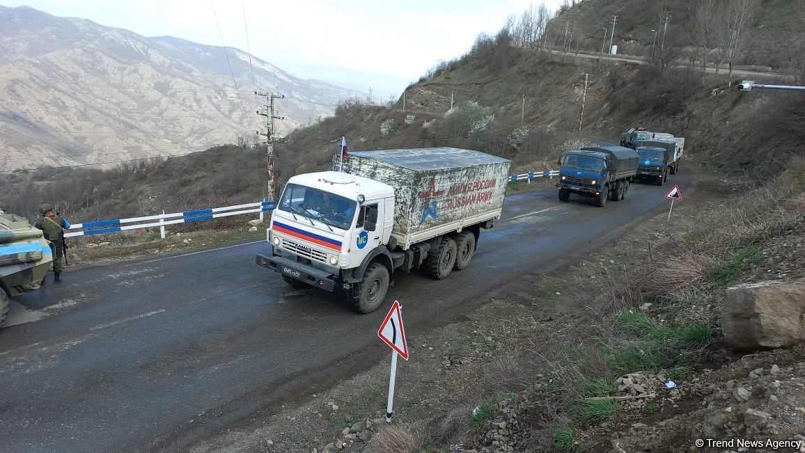 Sülhməramlılara aid yeddi avtomobil Laçın yolundan maneəsiz keçib (FOTO)
