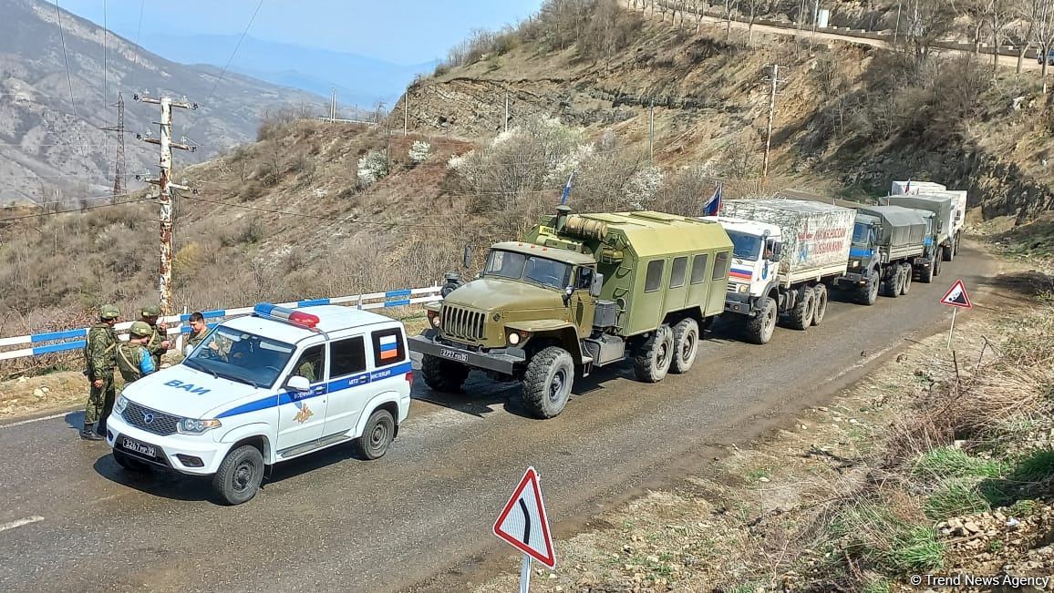 Sülhməramlılara aid yeddi avtomobil Laçın yolundan maneəsiz keçib (FOTO)