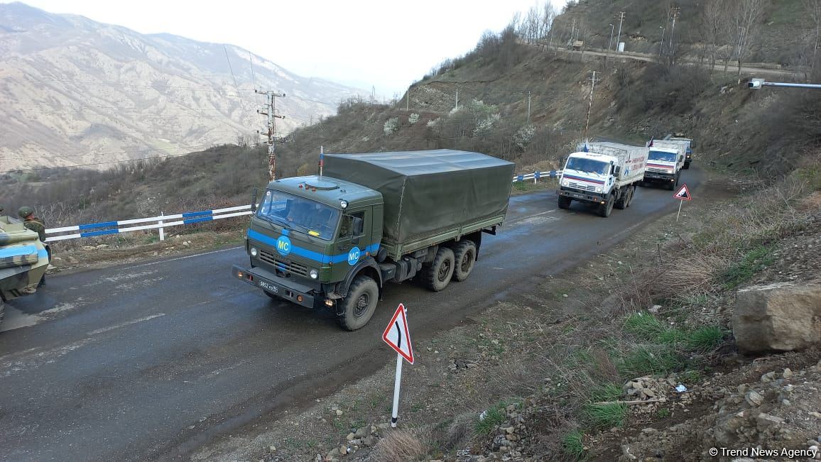 Sülhməramlılara aid yeddi avtomobil Laçın yolundan maneəsiz keçib (FOTO)
