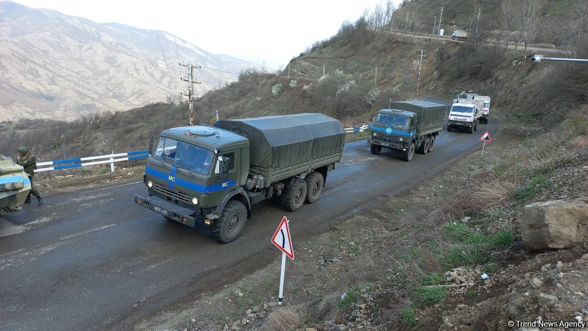 Sülhməramlılara aid yeddi avtomobil Laçın yolundan maneəsiz keçib (FOTO)