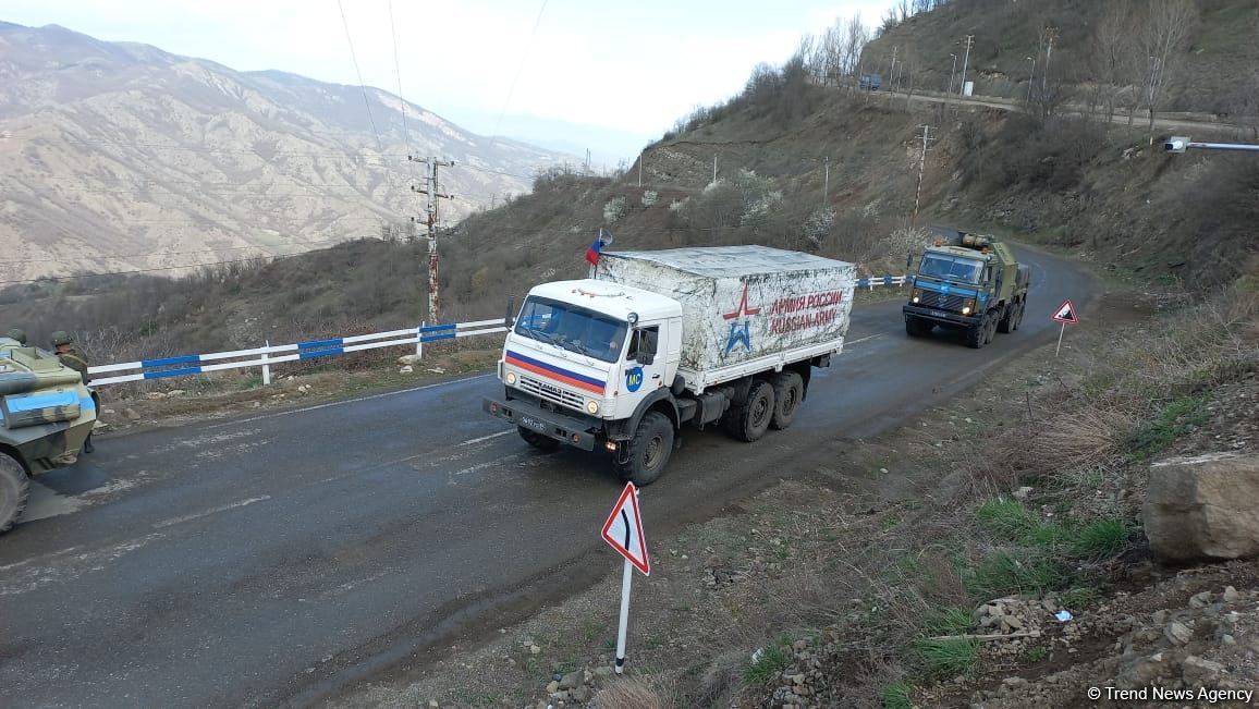 Sülhməramlılara aid yeddi avtomobil Laçın yolundan maneəsiz keçib (FOTO)