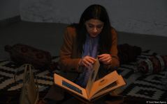 YARAT Müasir İncəsənət Məktəbinin tələbələrinin “Keçmiş̧ nəsillərdən qalan izlər” sərgisi açılıb (FOTO)