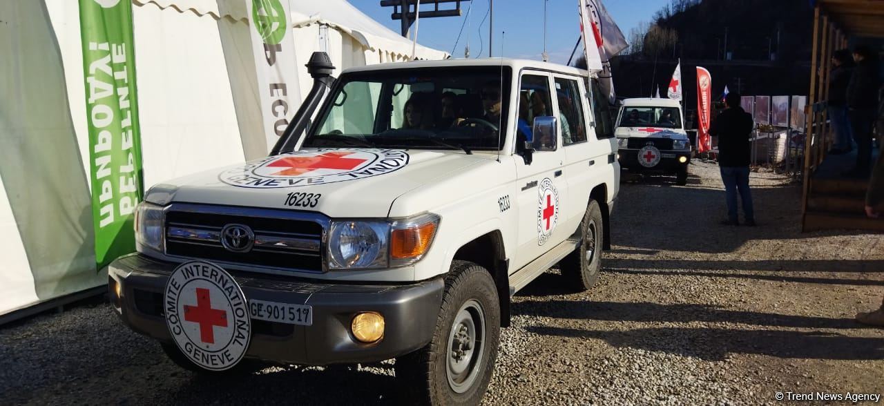 BQXK-ya məxsus avtomobillər Laçın yolundan keçib (FOTO)