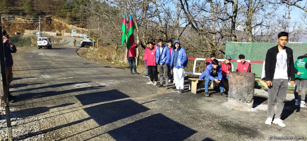 BQXK-ya məxsus avtomobillər Laçın yolundan keçib (FOTO)