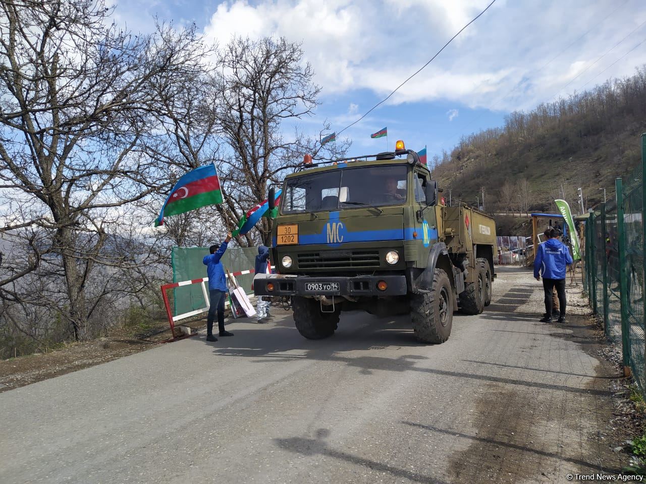 Sülhməramlılara aid 29 avtomobil Laçın yolundan maneəsiz keçib (FOTO)