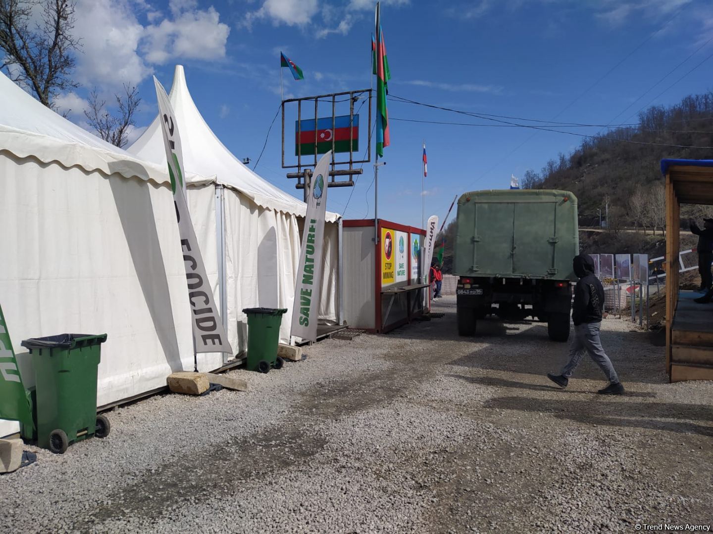 Sülhməramlılara aid 8 avtomobil Laçın yolundan maneəsiz keçib (FOTO)