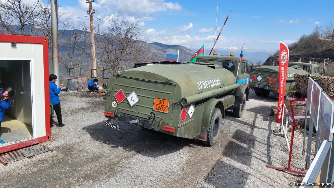 Sülhməramlılara aid 8 avtomobil Laçın yolundan maneəsiz keçib (FOTO)