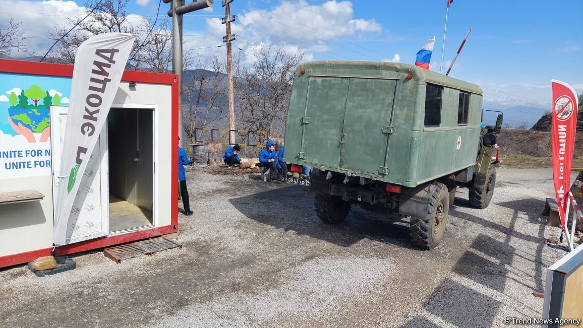 Sülhməramlılara aid 8 avtomobil Laçın yolundan maneəsiz keçib (FOTO)