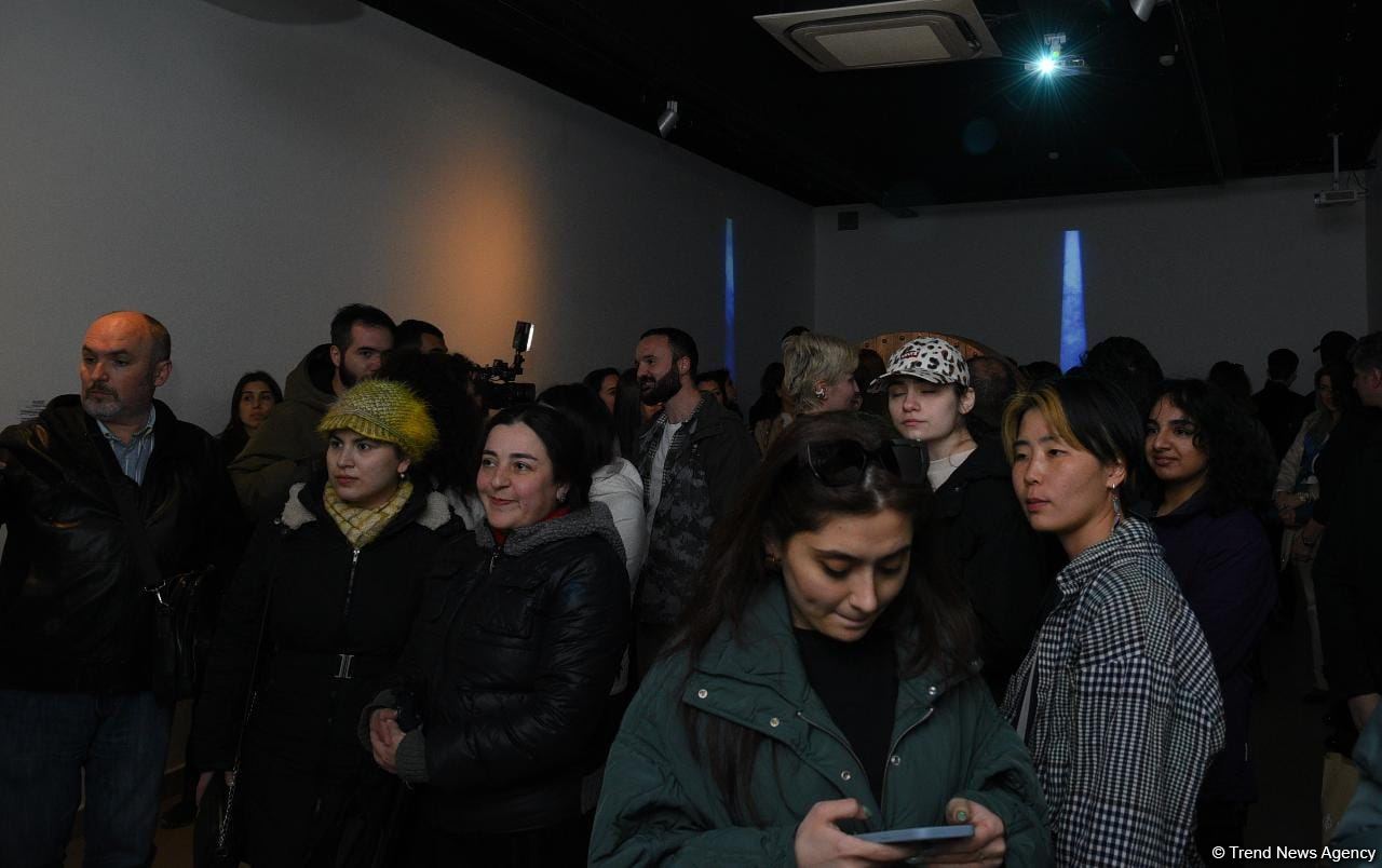 YARAT Müasir İncəsənət Məktəbinin tələbələrinin “Keçmiş̧ nəsillərdən qalan izlər” sərgisi açılıb (FOTO)