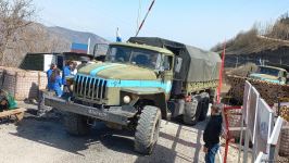 Sülhməramlılara aid 10 avtomobil Laçın yolundan maneəsiz keçib (FOTO)