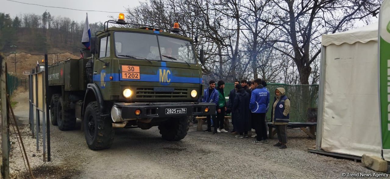 Sülhməramlılara aid 10 avtomobil Laçın yolundan maneəsiz keçib (FOTO)