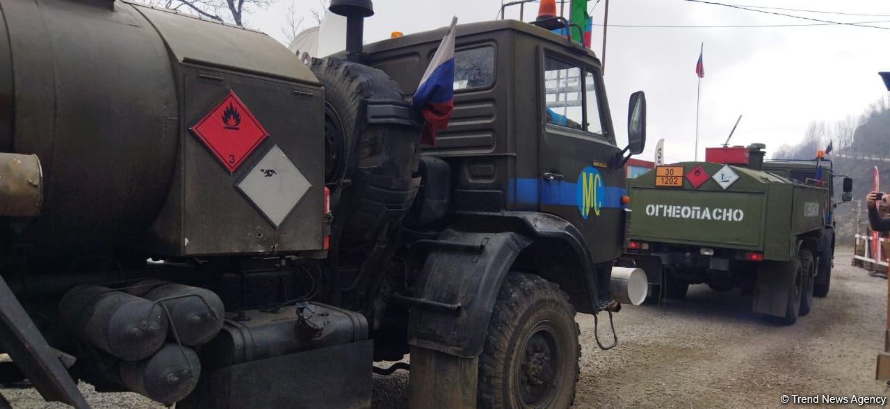 Sülhməramlılara aid 10 avtomobil Laçın yolundan maneəsiz keçib (FOTO)