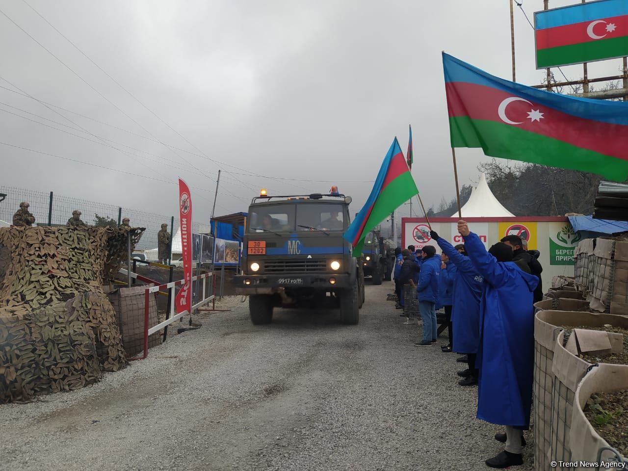 Sülhməramlılara aid 10 avtomobil Laçın yolundan maneəsiz keçib (FOTO)