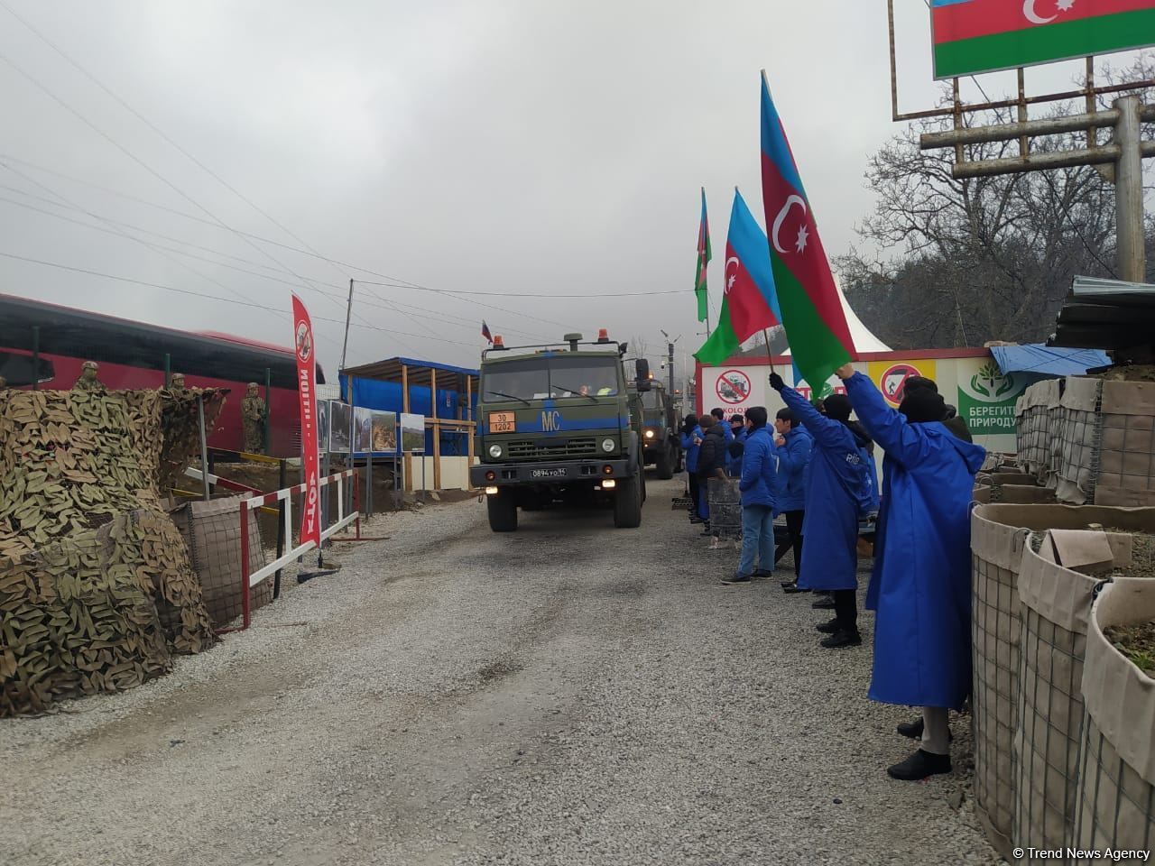 Sülhməramlılara aid 10 avtomobil Laçın yolundan maneəsiz keçib (FOTO)