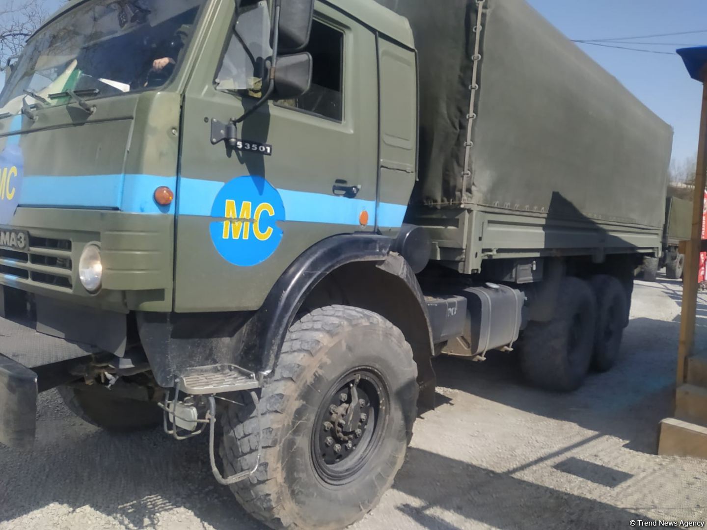 Sülhməramlılara aid 10 avtomobil Laçın yolundan maneəsiz keçib (FOTO)