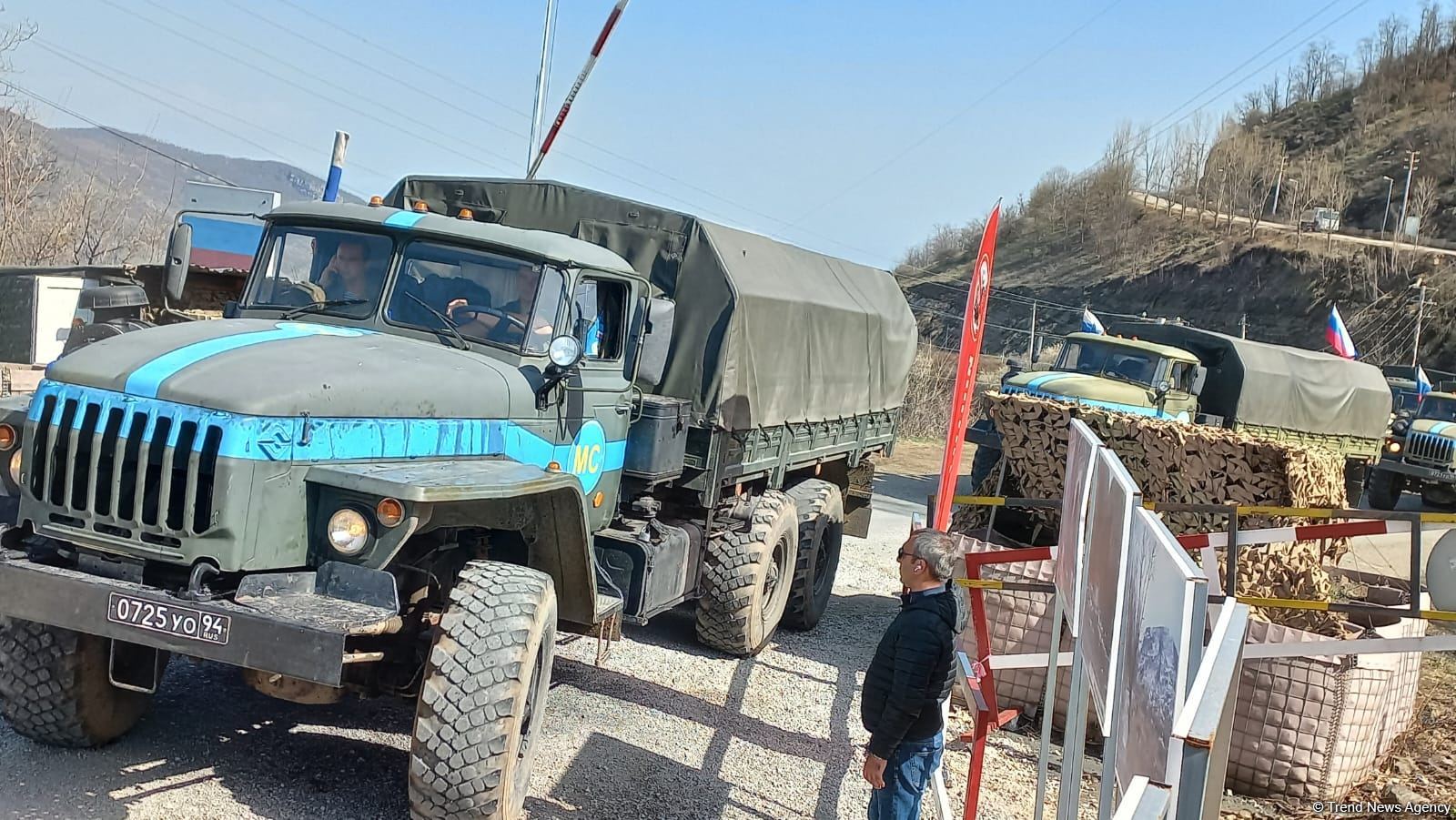 Sülhməramlılara aid 10 avtomobil Laçın yolundan maneəsiz keçib (FOTO)