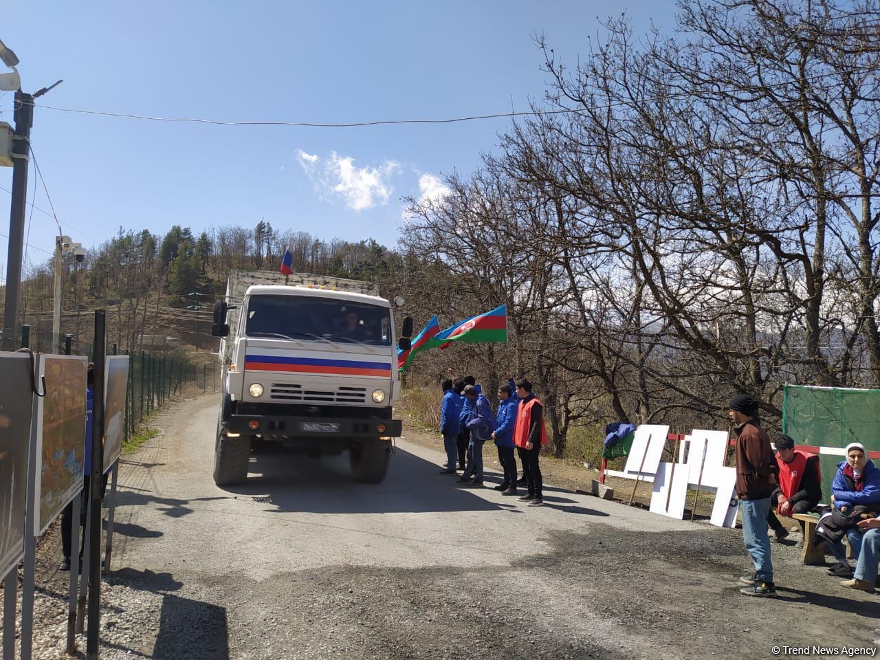 Sülhməramlılara aid 4 avtomobil Laçın yolundan maneəsiz keçib (FOTO)