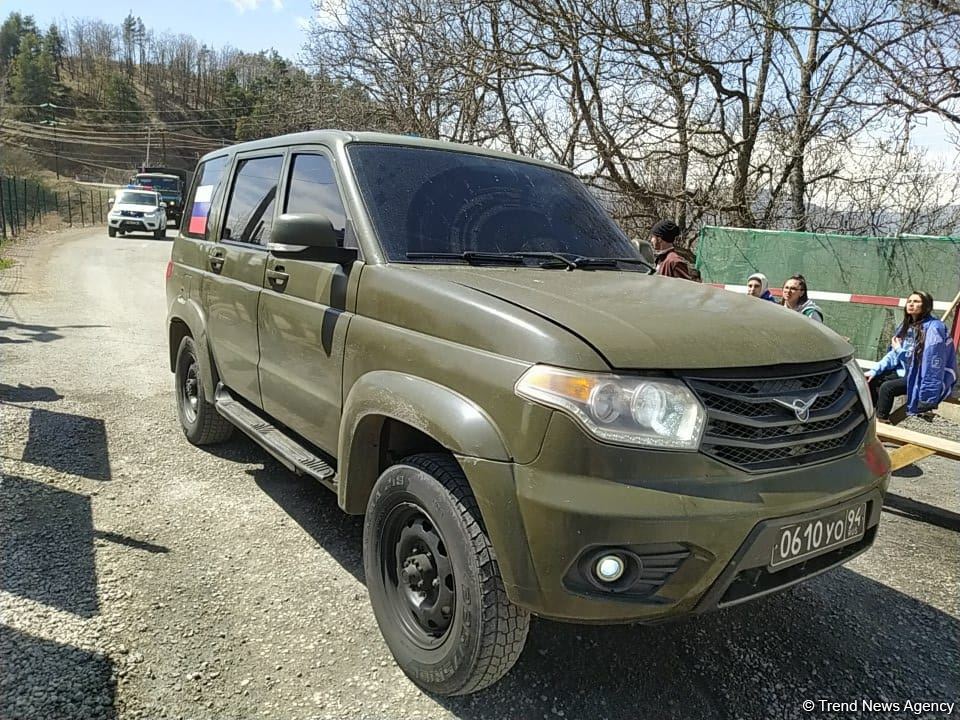 Sülhməramlılara aid 4 avtomobil Laçın yolundan maneəsiz keçib (FOTO)