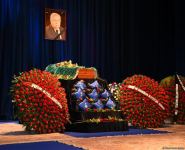 Xalq artisti Azərpaşa Nemətovla vida mərasimi keçirilir (FOTO)