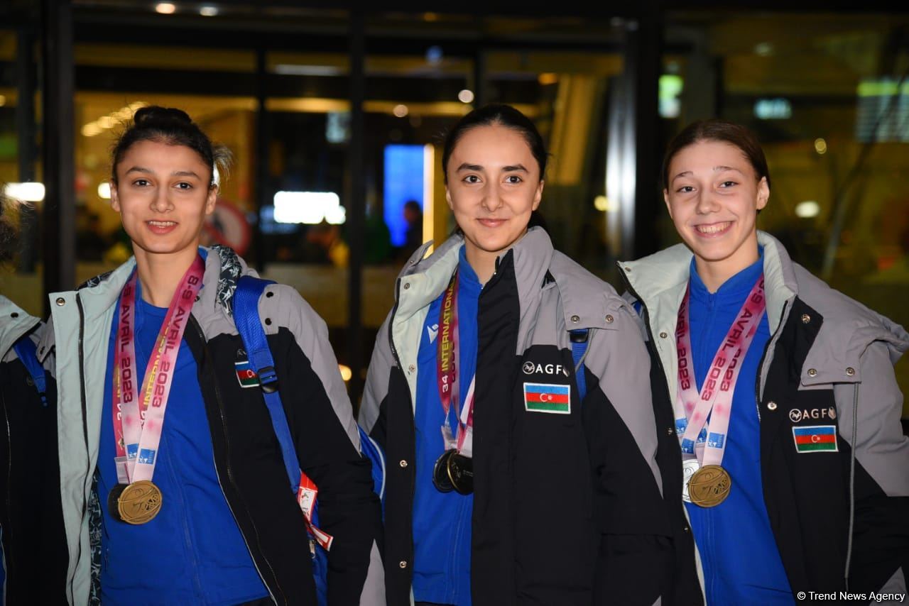 Azərbaycan gimnastları Fransadan medallarla qayıdıblar (FOTO)