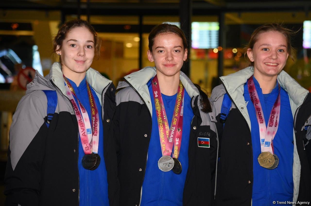Azərbaycan gimnastları Fransadan medallarla qayıdıblar (FOTO)