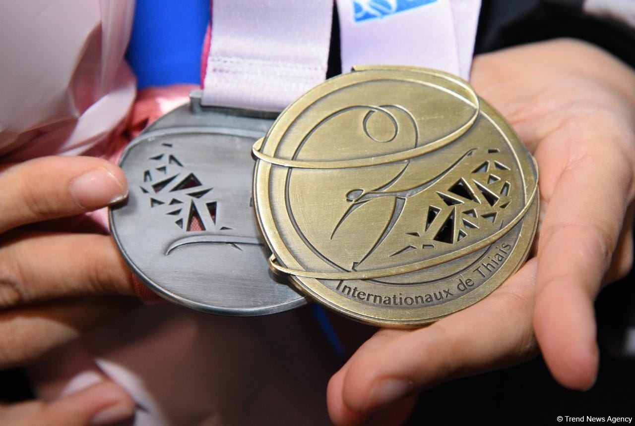 Azərbaycan gimnastları Fransadan medallarla qayıdıblar (FOTO)