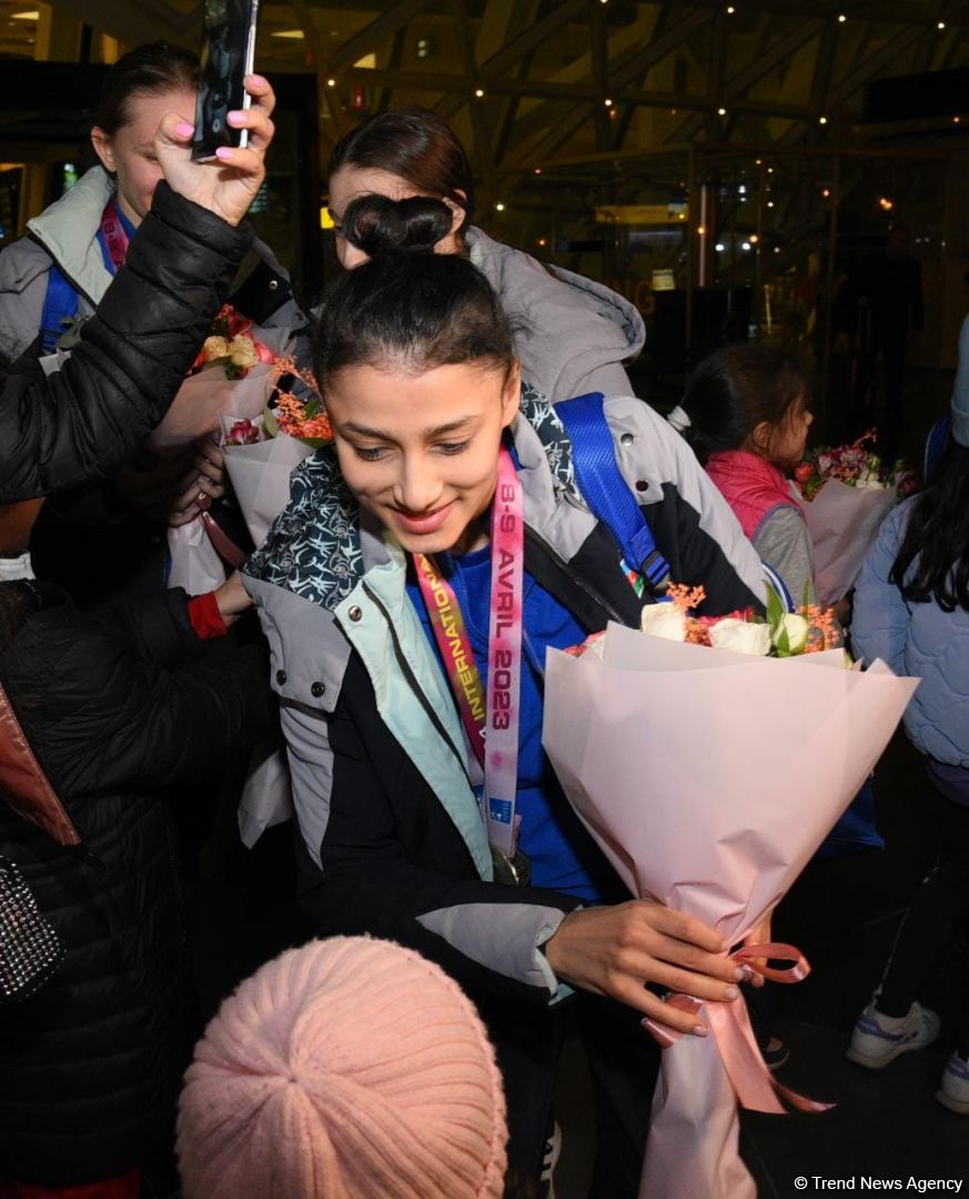Azərbaycan gimnastları Fransadan medallarla qayıdıblar (FOTO)
