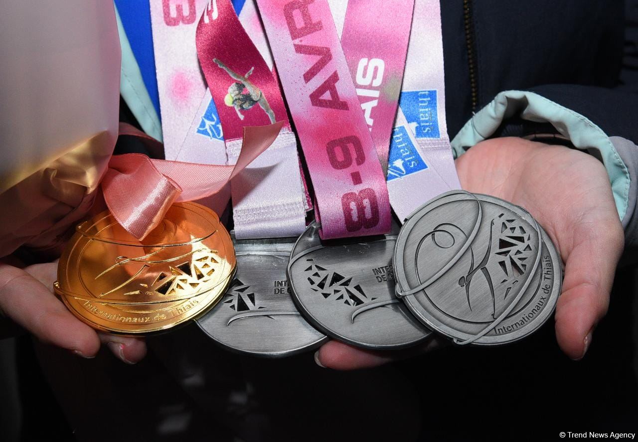 Azərbaycan gimnastları Fransadan medallarla qayıdıblar (FOTO)