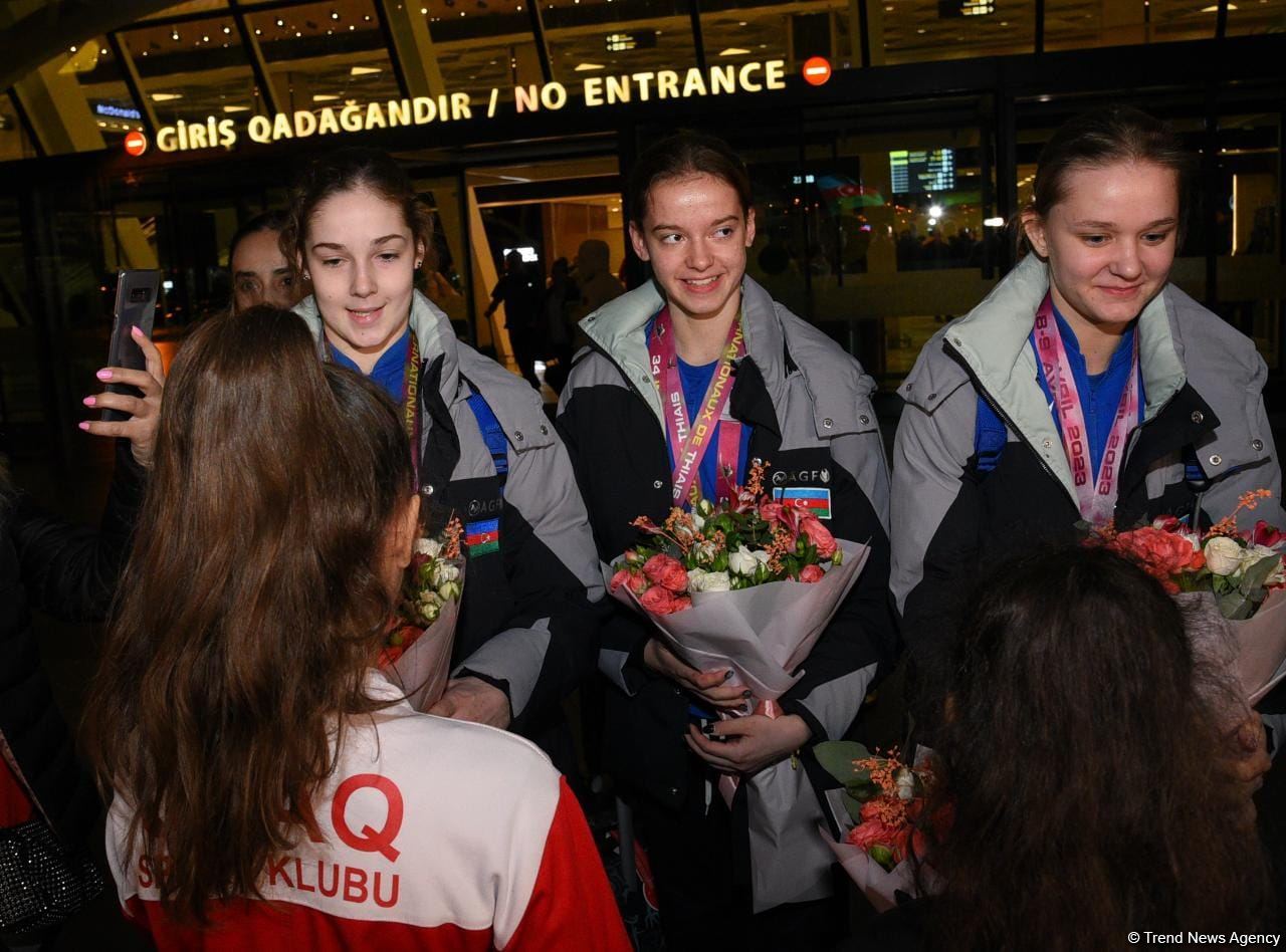 Azərbaycan gimnastları Fransadan medallarla qayıdıblar (FOTO)