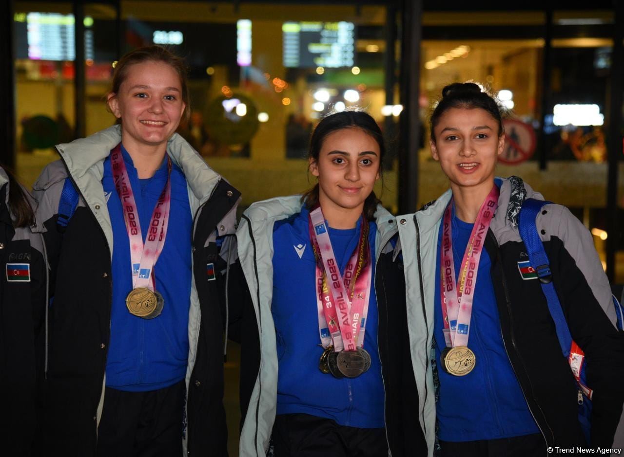 Azərbaycan gimnastları Fransadan medallarla qayıdıblar (FOTO)