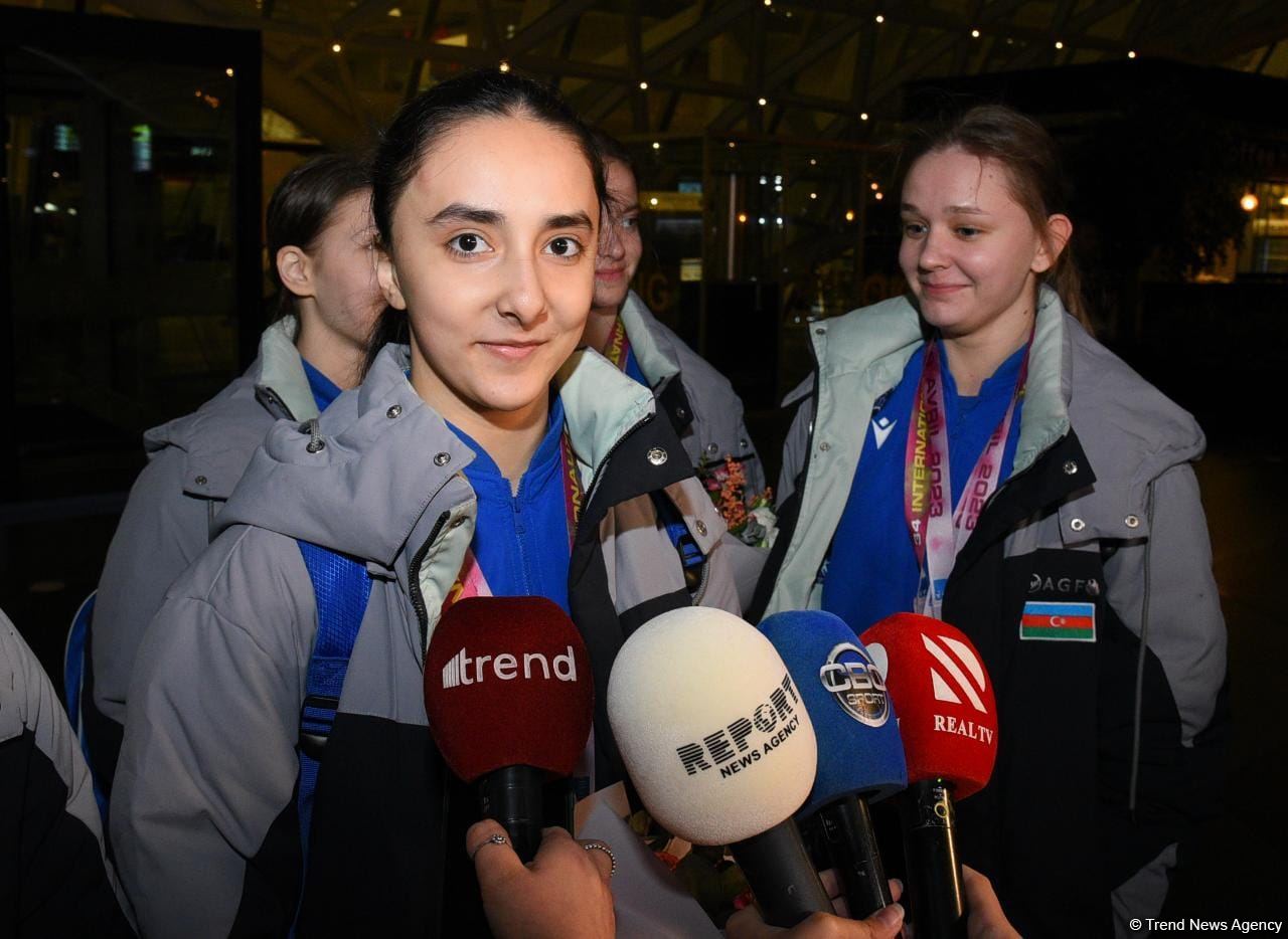 Azərbaycan gimnastları Fransadan medallarla qayıdıblar (FOTO)