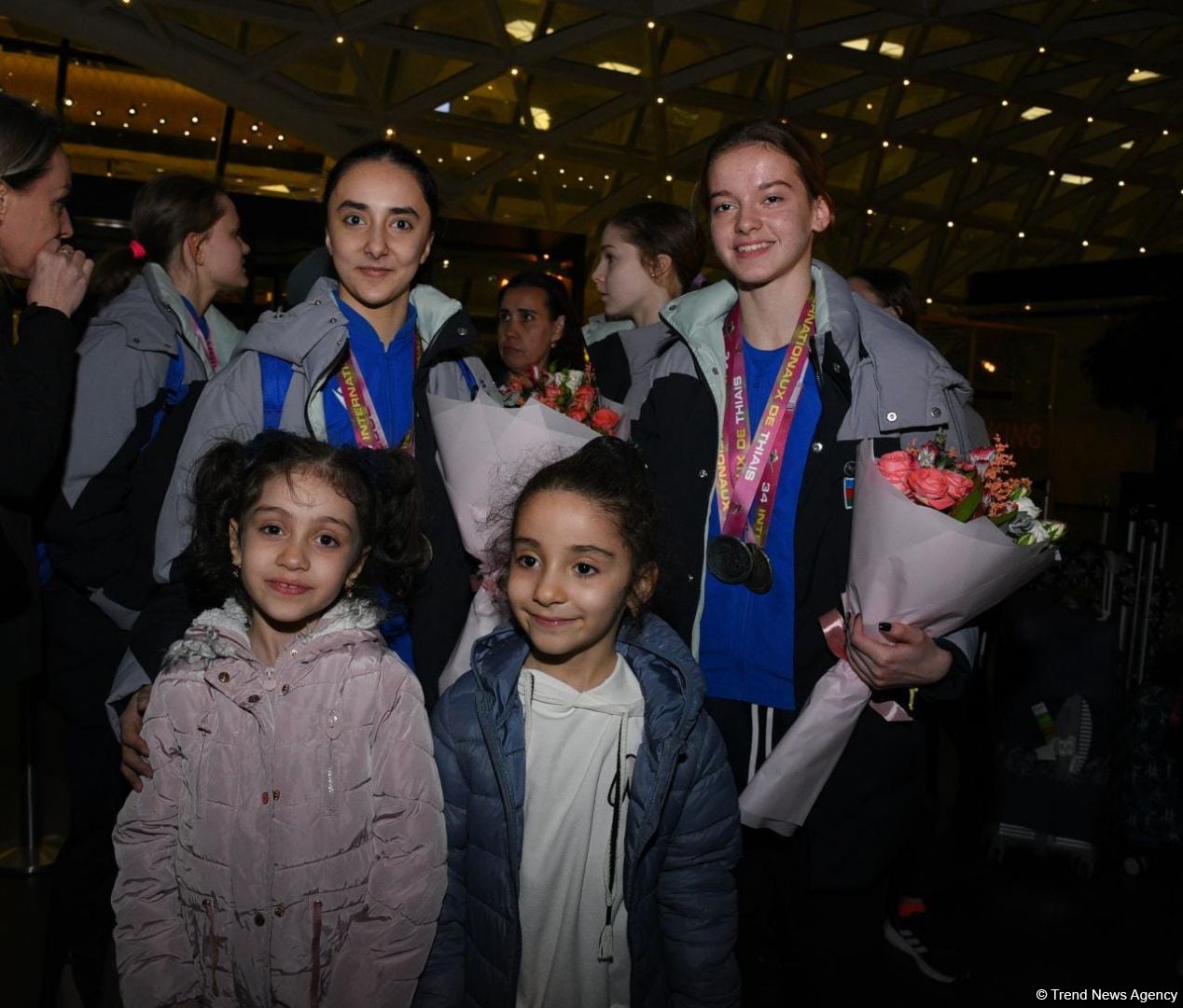 Azərbaycan gimnastları Fransadan medallarla qayıdıblar (FOTO)
