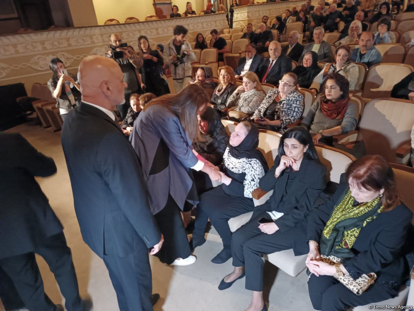 Xalq artisti Azərpaşa Nemətovla vida mərasimi keçirilir (FOTO)