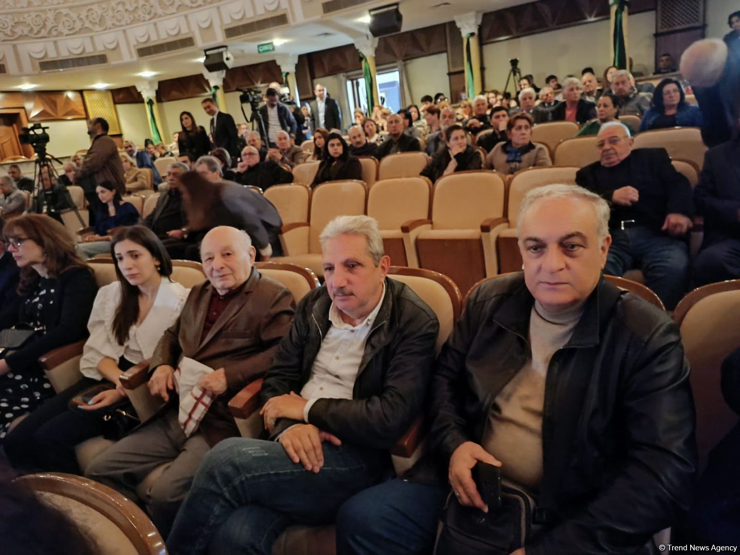 Xalq artisti Azərpaşa Nemətovla vida mərasimi keçirilir (FOTO)